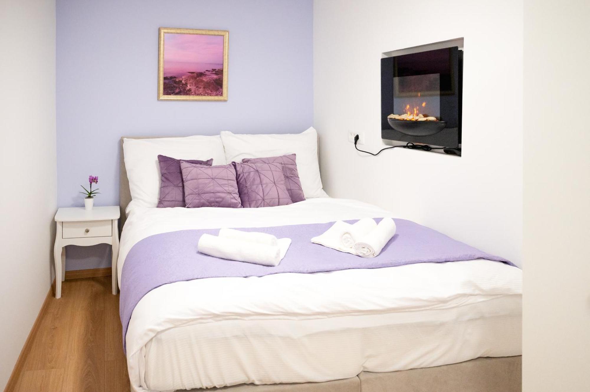 Lev Apartment *